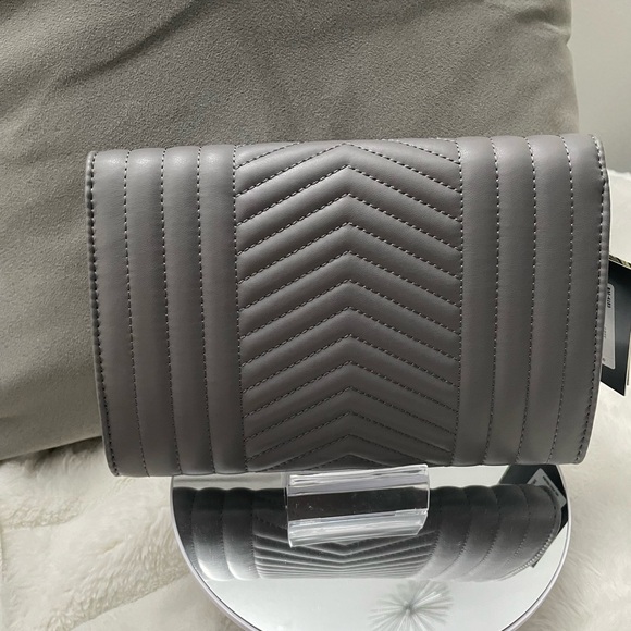 Badgley Mischka V Quilted Gray Crossbody Bag - Picture 2 of 7